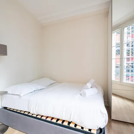 Charming And Bright 1bdr Near The Marais باريس