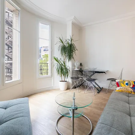 Charming And Bright 1bdr Near The Marais شقة باريس